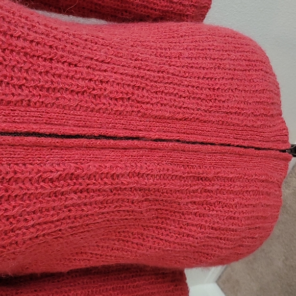 💕CABI ZIPPER SWEATER. 💕 - Picture 5 of 10